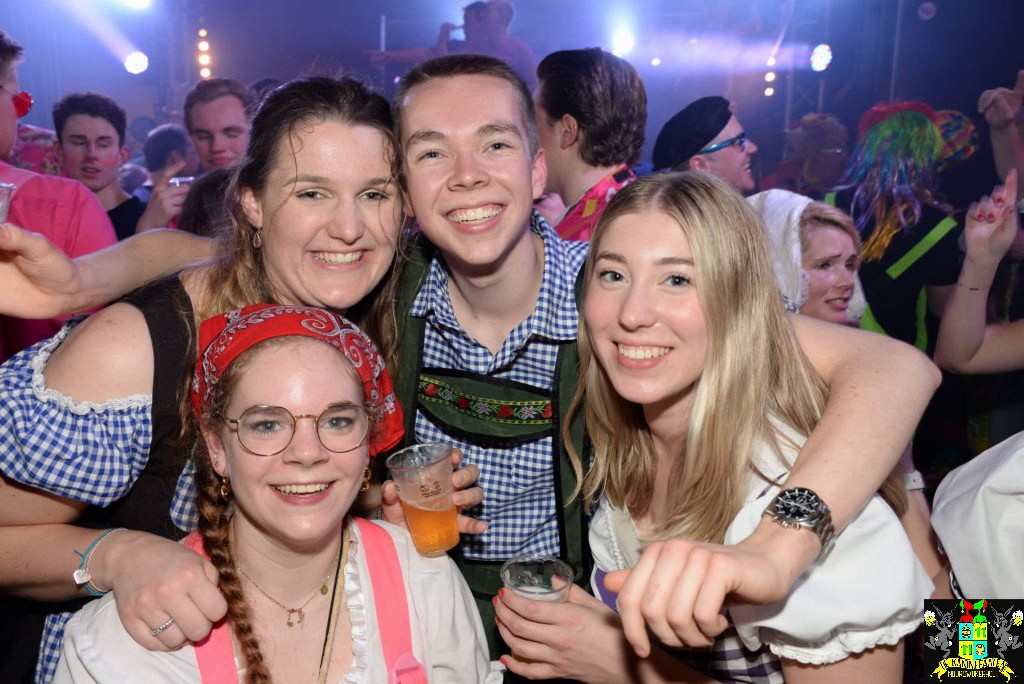 ../Images/Carnavals maandagavond in VdG 300.jpg